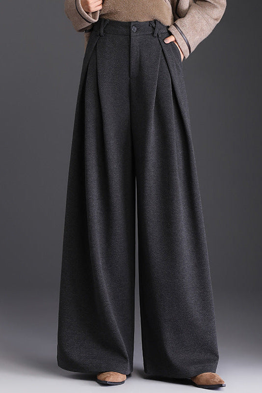 Pantaloni larghi con pieghe frontali
