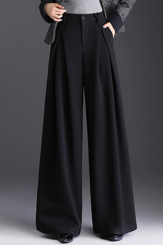 Pantaloni larghi con pieghe frontali