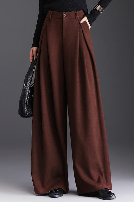 Pantaloni larghi con pieghe frontali