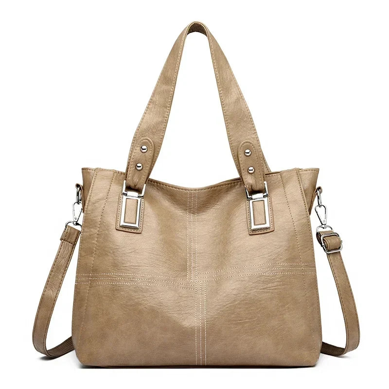 Borsa a tracolla liscia con forma spaziosa