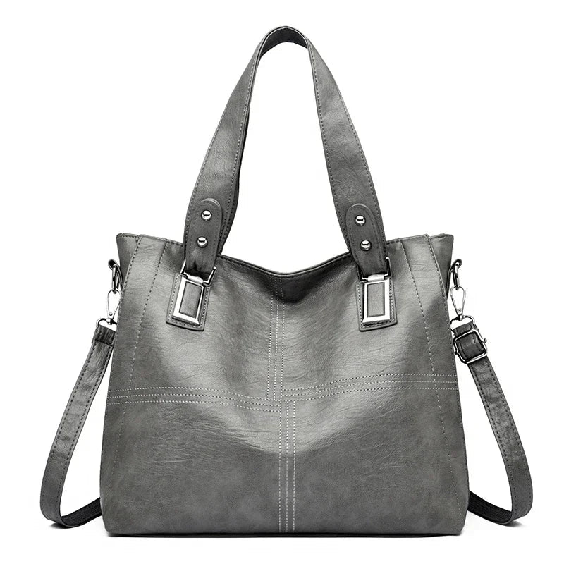 Borsa a tracolla liscia con forma spaziosa