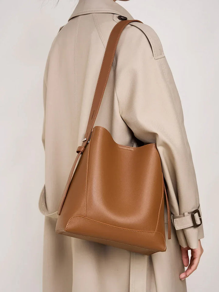Borsa tote di lusso con un aspetto liscio