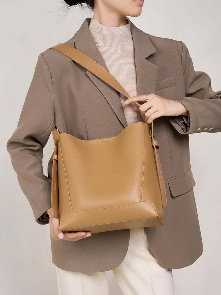 Borsa tote di lusso con un aspetto liscio