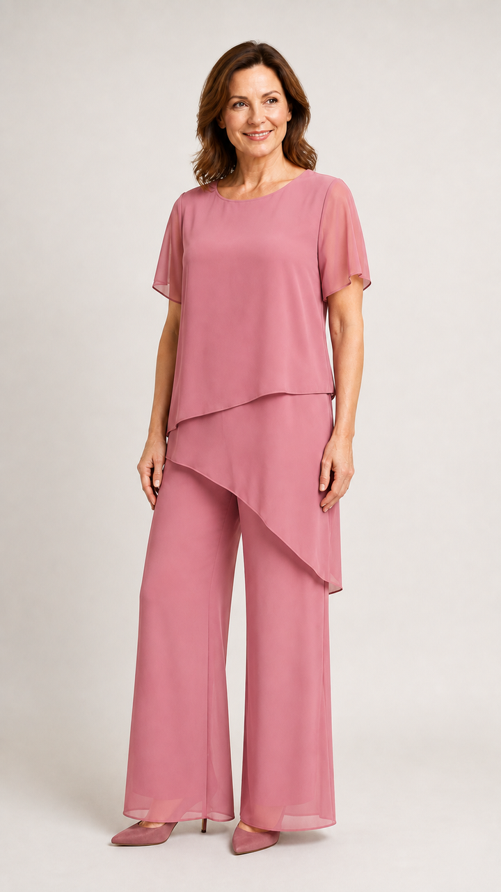 Completo elegante da donna con taglio fluido