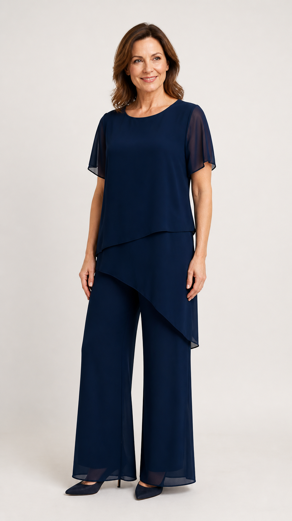 Completo elegante da donna con taglio fluido