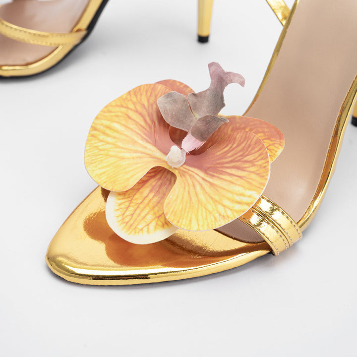 Sandali con applicazione floreale 3D