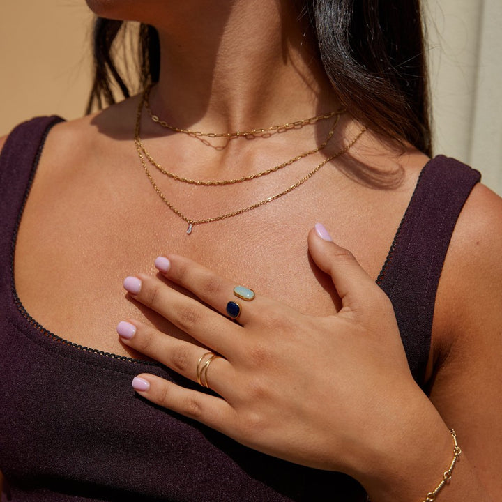 Anello regolabile con dettaglio bluastro