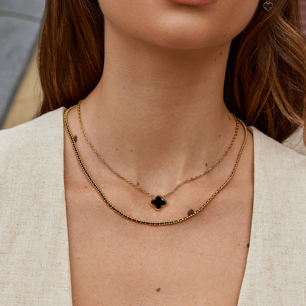 Collana con trifoglio nero