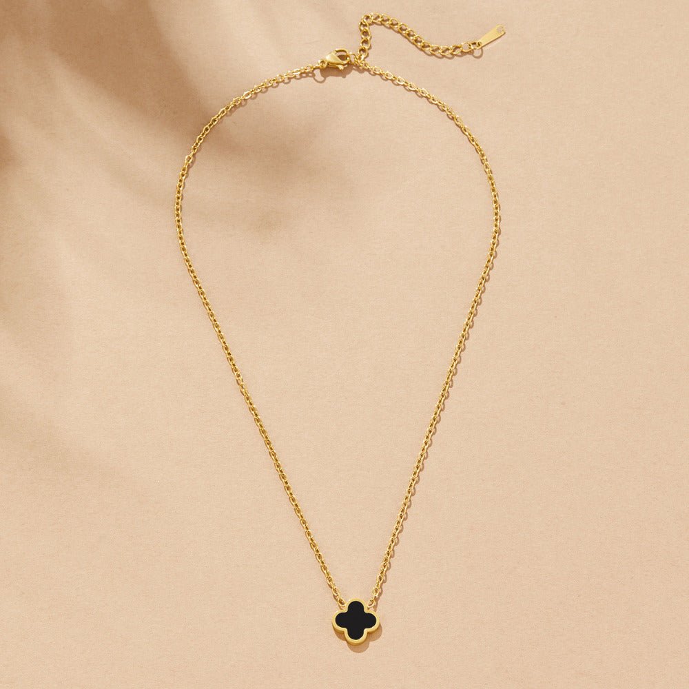 Collana con trifoglio nero