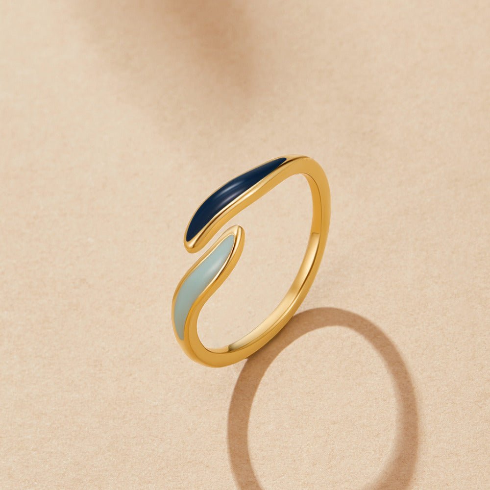 Anello con motivo di onde oceaniche blu