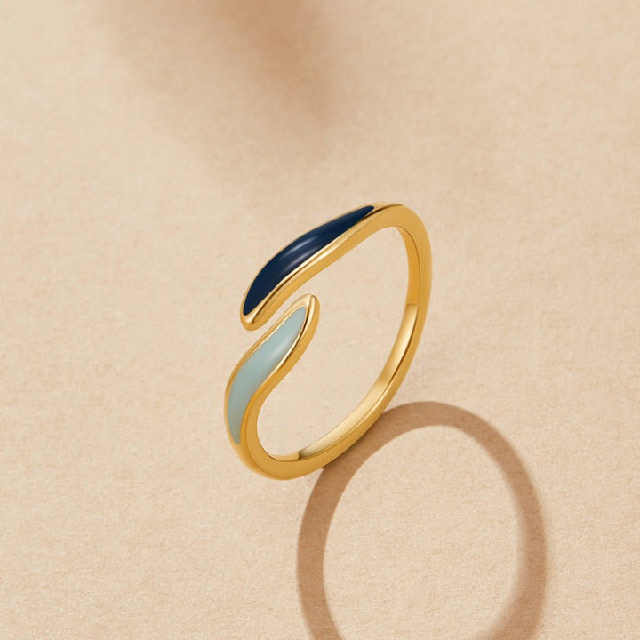 Anello con motivo di onde oceaniche blu