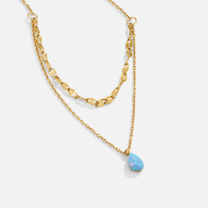 Collana a strati con dettaglio lucido blu a forma di goccia