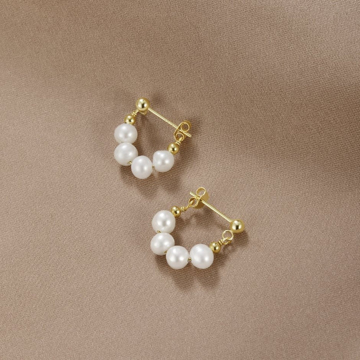 Orecchini circolari Celine con delicato dettaglio