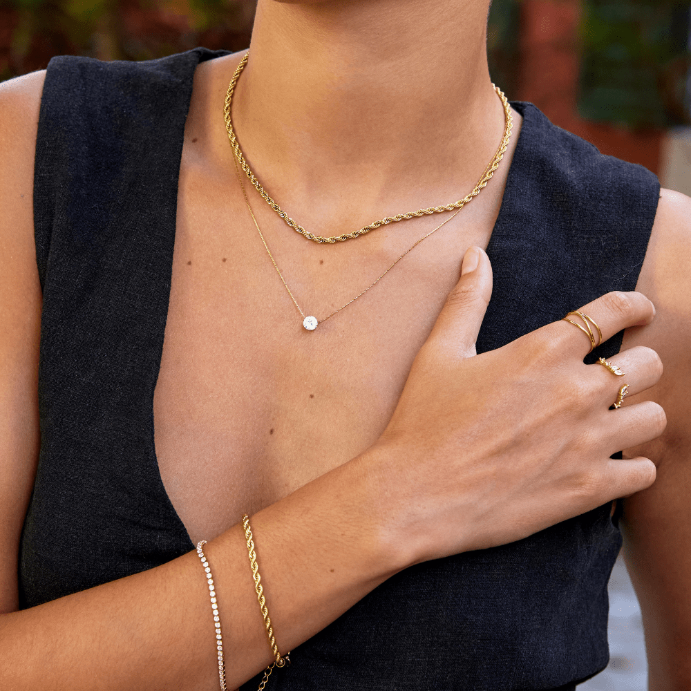 Collana delicata con dettaglio rotondo lucido