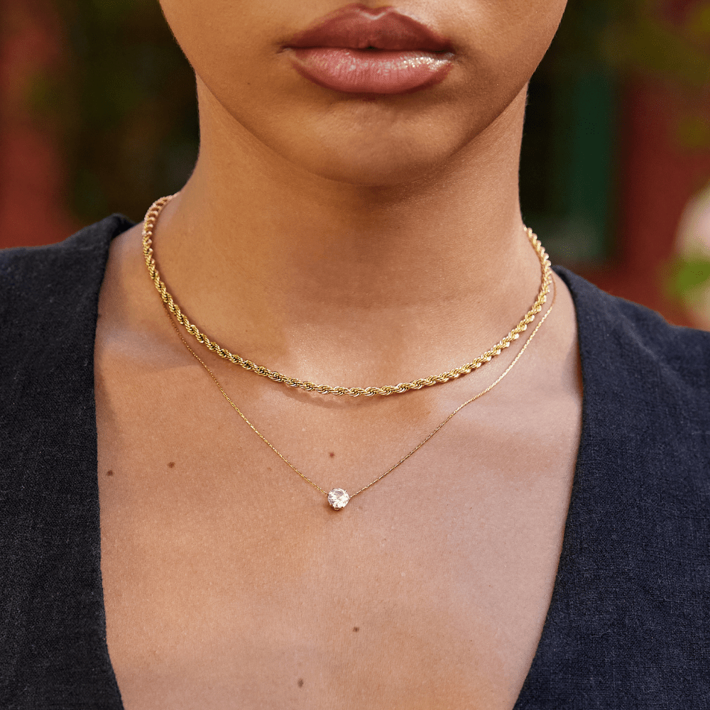 Collana delicata con dettaglio rotondo lucido