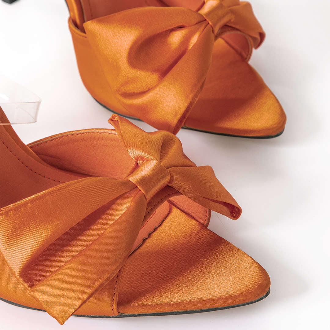 Slingback décolleté con tacco alto e fiocco