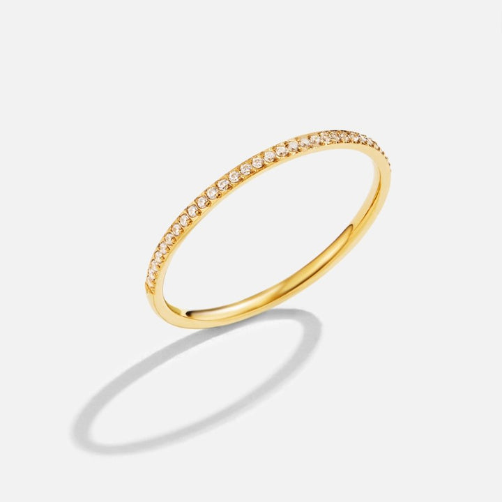 Anello Eternità con dettagli lucidi
