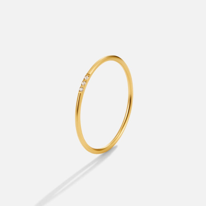 Anello Eula con dettagli dorati e lucidi