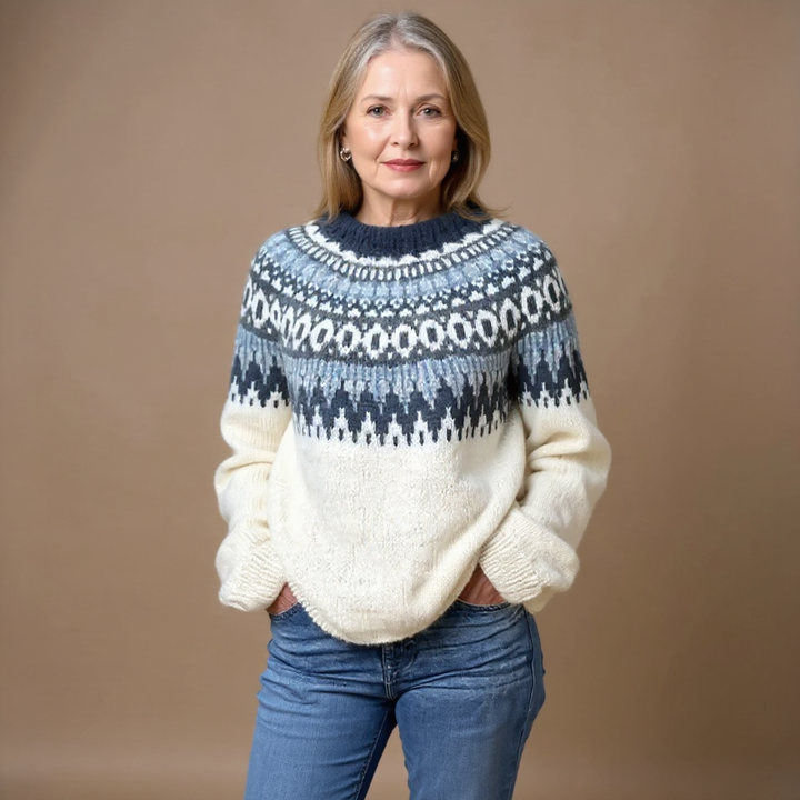 Maglione intrecciato con un motivo multicolore e un aspetto artigianale
