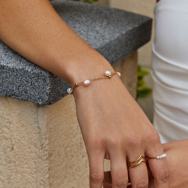 Bracciale a strati con dettaglio delicato