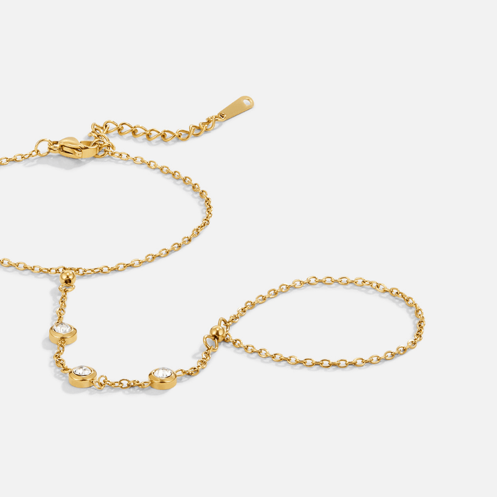 Bracciale Freya con dettagli lucidi e catena per il polso