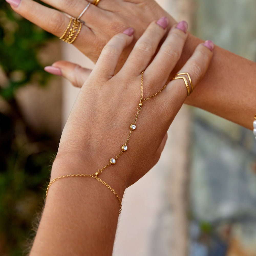 Bracciale Freya con dettagli lucidi e catena per il polso