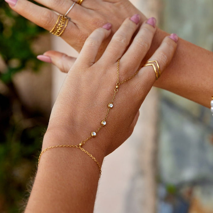 Bracciale Freya con dettagli lucidi e catena per il polso