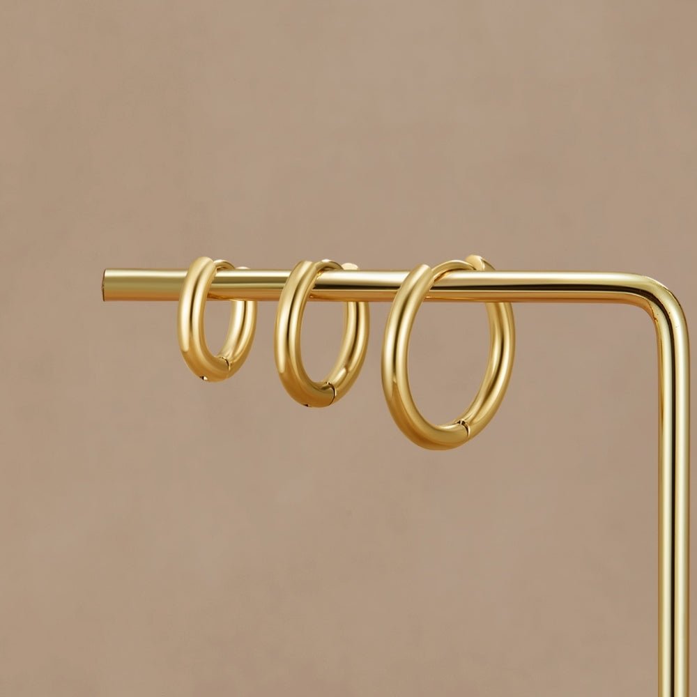 Set di tre orecchini mini a cerchio dorati