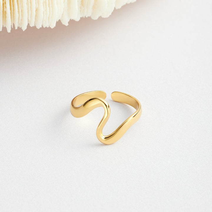 Anello ondulato dorato