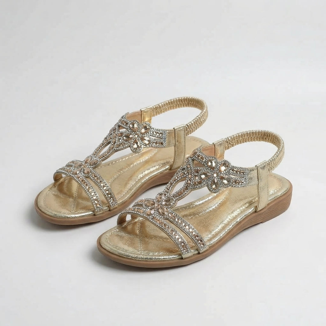 Eleganti sandali bassi con dettagli delicati