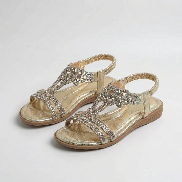 Eleganti sandali bassi con dettagli delicati