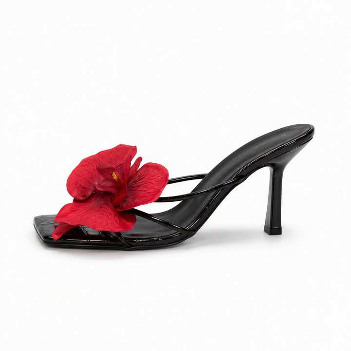 Sandali neri con tacco e fiore rosso