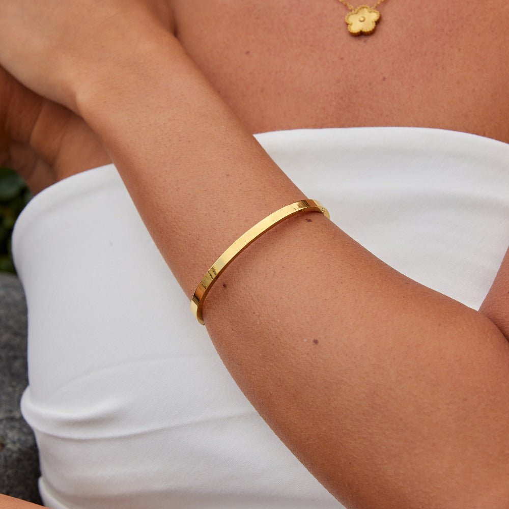 Bracciale rigido dorato Lilah