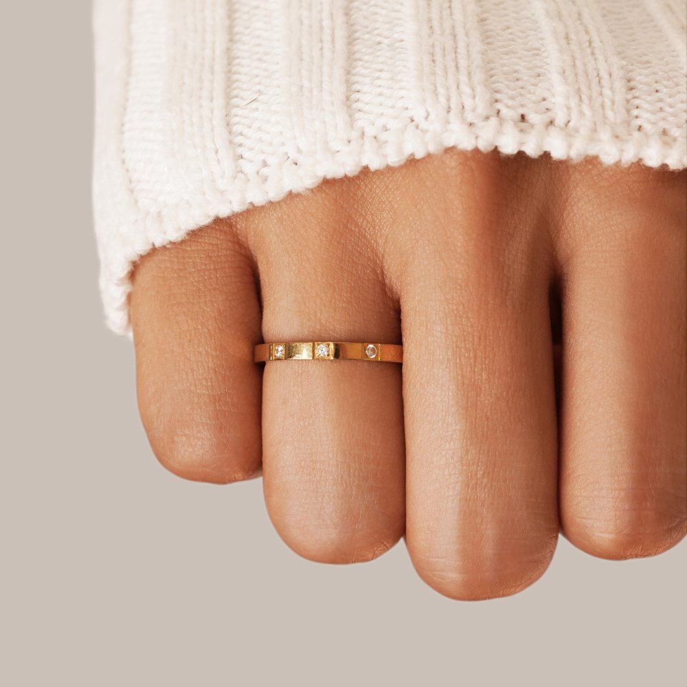 Anello Lucia con dettagli lucidi
