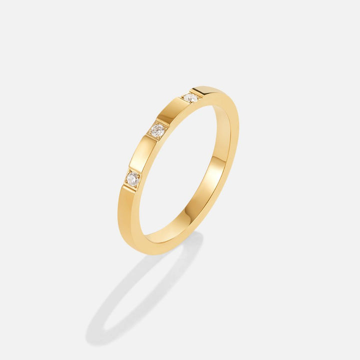 Anello Lucia con dettagli lucidi