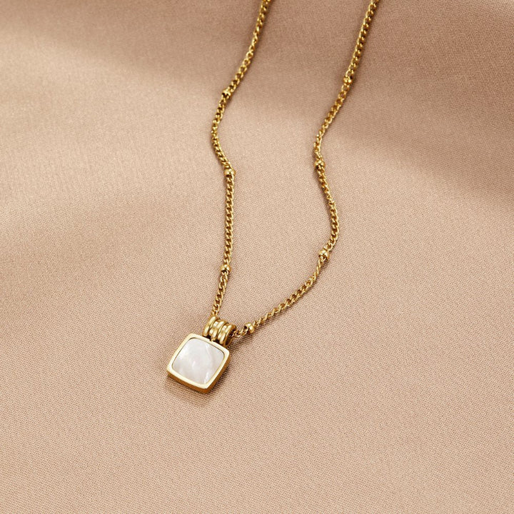 Collana Lucia con pendente in conchiglia bianca