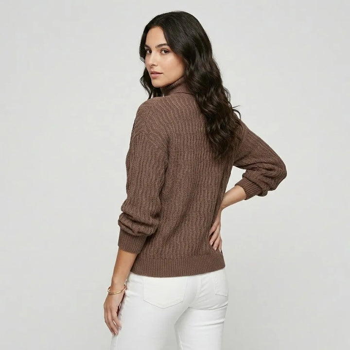 Maglione lavorato a maglia con alto collo e vestibilità comoda
