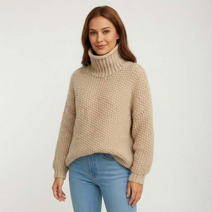 Maglione strutturato lavorato a maglia in misto lana e viscosa con collo alto