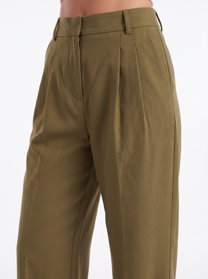 Svätava | Pantaloni plissettati con taglio ampio e vita alta