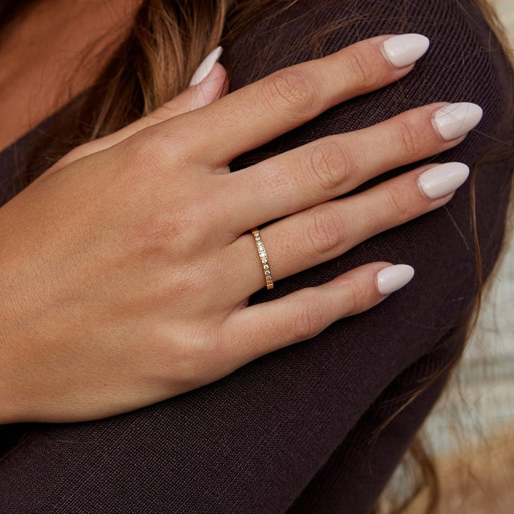 Anello Bellezza senza tempo con dettagli lucidi