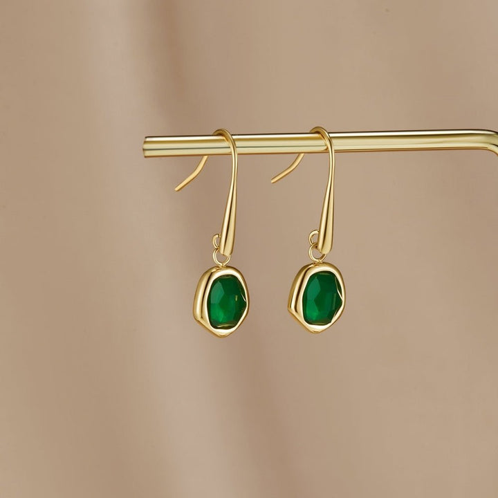 Orecchini pendenti con dettaglio verde in stile retrò