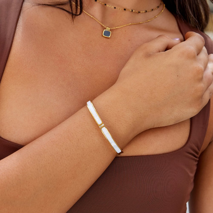 Bracciale rigido in oro Sahara di colore bianco